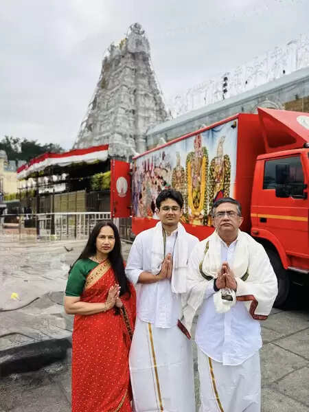 एनएसई आईपीओ पर सेबी के अपडेट के बाद सीईओ आशीष चौहान ने तिरुपति दर्शन को बताया 'शुभ संकेत'