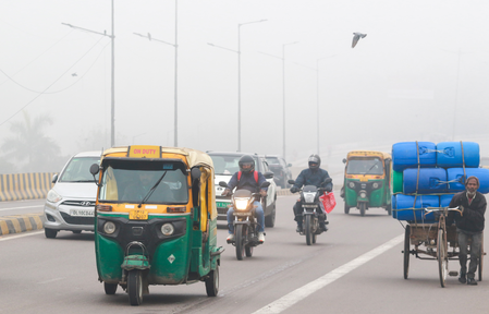 मौसम ने बदला फिर मिजाज, उत्तर पश्चिमी भारत की पहाड़ियों पर हो रही बर्फबारी का असर अब मैदानी इलाकों में