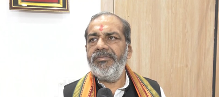 अखिलेश यादव क्रेन से माला पहनकर खुश, उन्हें लोगों के बीच जमीनी हकीकत का अंदाजा नहीं: भाजपा नेता
