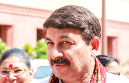 भाजपा सांसद मनोज तिवारी ने केजरीवाल के खिलाफ अवमानना ​​की कार्यवाही का स्वागत किया