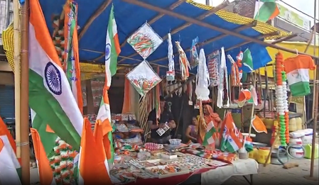 देशभर में जोरों-शोरों से चल रही स्वतंत्रता दिवस की तैयारियां, तिरंगे के रंगों से सजे बाजार
