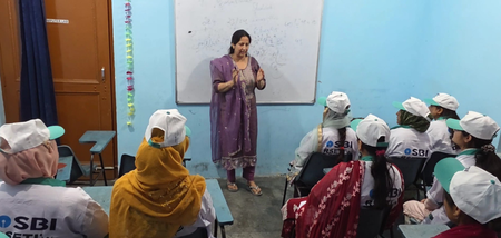 जम्मू-कश्मीर: डोडा में आरसेटी योजना से लड़कियां बन रहीं आत्मनिर्भर, टेलरिंग प्रशिक्षण से मिल रहा नया अवसर