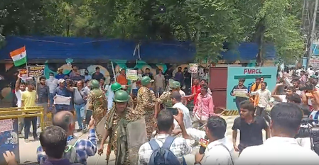 पटना में सड़क पर उतरे छात्र, पुलिस और प्रदर्शनकारी आमने-सामने