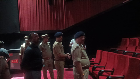 स्वतंत्रता दिवस से पहले गौतमबुद्धनगर में सुरक्षा व्यवस्था सख्त, मेट्रो स्टेशन और मॉल में पुलिस की फुट पेट्रोलिंग