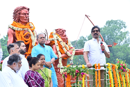 झारखंड : हूल दिवस पर सिदो-कान्हू को श्रद्धांजलि, सीएम हेमंत सोरेन बोले- क्रांति की चिंगारी कभी नहीं बुझती