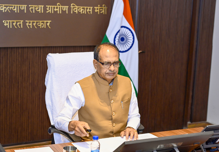 शिवराज सिंह चौहान ने रिश्वत मांगने के मामले में कृषि मंत्रालय के अधिकारी को तत्काल प्रभाव से किया निलंबित