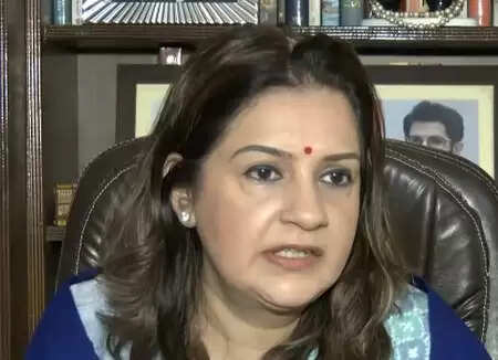 सांसद प्रियंका चतुर्वेदी का सवाल, गोवा में 25 लोगों की मौत का जवाब कौन देगा?