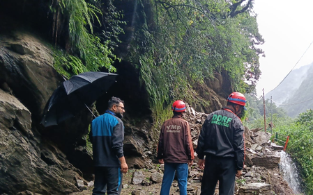 भारी बारिश से उत्तराखंड बेहाल, 142 सड़कें प्रभावित, मौसम विभाग ने जारी किया येलो अलर्ट