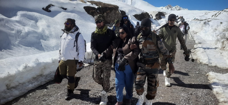 आदि कैलाश में 14,400 फीट की ऊंचाई पर मदद के लिए पहुंची भारतीय सेना