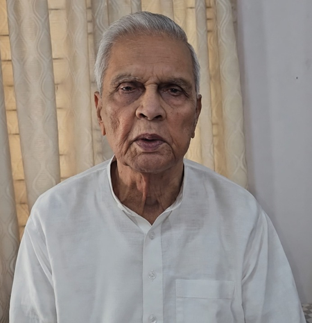 बिजेंद्र यादव का तेजस्वी के 'परिवारवाद' पर तंज, कहा-'रिश्तेदारों को पद देना महिला सशक्तीकरण नहीं'