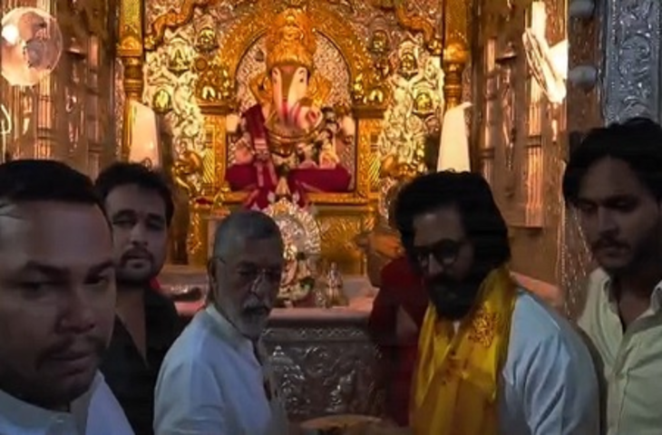 'राजा शिवाजी' की सफलता के बाद पुणे के प्रसिद्ध गणपति मंदिर पहुंचे रितेश देशमुख, बोले&ndash; 10 साल की मेहनत का मिला फल