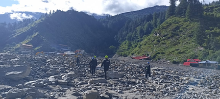उत्तरकाशी: गंगोत्री-गौमुख ट्रेक पर महाराष्ट्र का पर्यटक खाई में गिरा, दूसरे दिन भी तलाश जारी