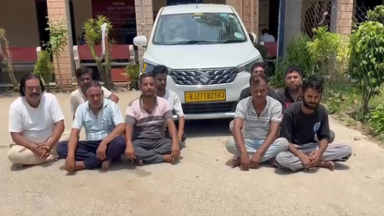 भीलवाड़ा में पुलिस की कार्रवाई, जुआ खेलते 9 लोग गिरफ्तार
