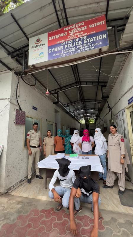 नौकरी चाहने वालों के साथ धोखाधड़ी करने वाले एक फर्जी प्लेसमेंट रैकेट का भंडाफोड़, 7 गिरफ्तार