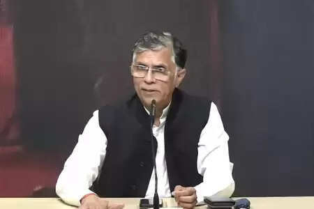 पवन खेड़ा ने भाजपा को दी सलाह, 'राजा को संत के आगे नतमस्तक होना चाहिए'