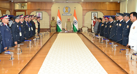 महाराष्ट्र के राज्यपाल जिष्णुदेव वर्मा ने किया 'अग्निशमन सेवा सप्ताह' का शुभारंभ, 12 अधिकारियों को 'राष्ट्रपति पदक' से नवाजा