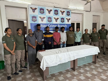 अश्लील पोस्ट, ब्लैकमेल: गुजरात पुलिस ने एक महीने में 9 एफआईआर दर्ज कीं, 11 गिरफ्तार