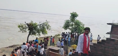 बाराबंकी में बाढ़ और कटान का संकट गहराया, कई मकान सरयू नदी में समाए