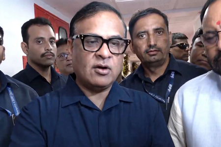 नेहा बोरा-प्रशांत भूषण के 'सत्ता परिवर्तन' बयान पर एनडीए का हमला, हिमंता बोले- विपक्ष के पास कोई विजन नहीं