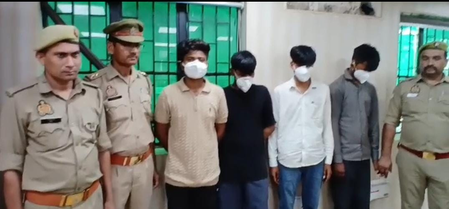 लिफ्ट देकर लूट करने वाले गिरोह का पर्दाफाश, मोबाइल का लॉक खुलवाकर खाते से उड़ाते थे रुपए, चार गिरफ्तार