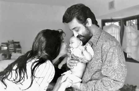 माता-पिता के साथ फोटो शेयर कर अभिनेत्री अक्षरा हासन ने कहा- यहां जन्म लेने के लिए आभारी हूं