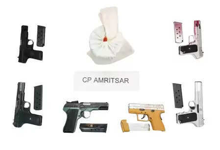 पंजाब : पाकिस्तान से जुड़े हथियार-ड्रग्स नेटवर्क का भंडाफोड़, 5 गिरफ्तार; 6 पिस्तौल और 1.1 किलो हेरोइन जब्त
