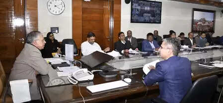 ई-ऑफिस में लापरवाही पर सख्ती, ‘गोल्डन आवर’ में कैशलेस इलाज का निर्देश: यूपी मुख्य सचिव