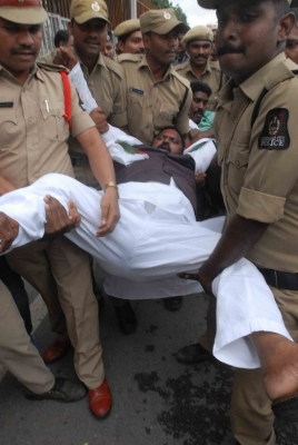 बीआरएस के प्रदर्शन में कांग्रेस कार्यकर्ताओं की बाधा डालने की कोशिश नाकाम