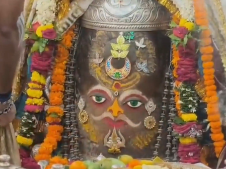 बाबा महाकाल की भस्म आरती में शामिल हुए हजारों श्रद्धालु, किया गया भव्य शृंगार
