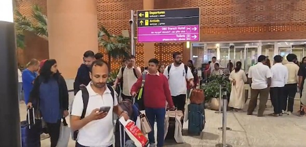 मिडिल ईस्ट में चल रहे संघर्ष के बीच अबू धाबी से भारतीयों को लेकर बेंगलुरु पहुंची फ्लाइट