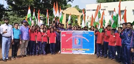 कर्नाटक: 32 एनसीसी कैडेट्स ने 'हर घर तिरंगा' अभियान चलाया, लोगों को किया जागरूक