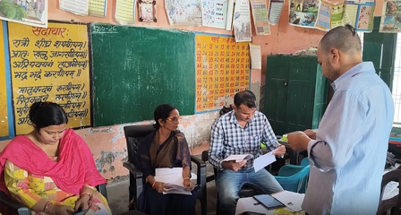 मैनपुरी में तेज हुई मतदाताओं को जोड़ने की प्रक्रिया, वोटर्स के रजिस्ट्रेशन के लिए स्पेशल कैंप