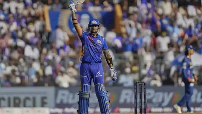 IPL में सबसे कम गेंद खेलकर 4000 रन बनाने वाले 5 खिलाड़ी, लिस्ट में सिर्फ एक भारतीय का नाम शामिल