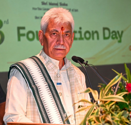 जम्मू-कश्मीर: एलजी ने रिसर्च, पेटेंट और स्टार्ट-अप के लिए एसएमवीडी यूनिवर्सिटी की तारीफ की