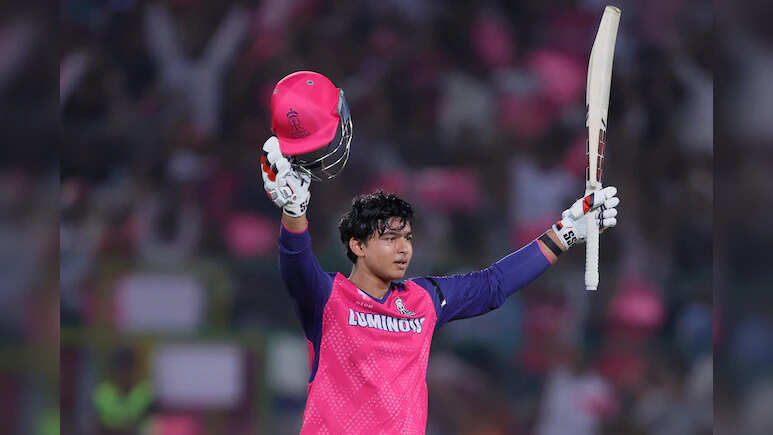 वैभव सूर्यवंशी की निडर बल्लेबाजी को देख ब्रायन लारा के भी छूटे पसीने, ऐसे किया मजेदार तरीके से रिएक्ट