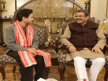 विक्रांत मैसी ने शिक्षा मंत्री धर्मेंद्र प्रधान से की मुलाकात, शिक्षा को समृद्ध बनाने पर हुई बातचीत