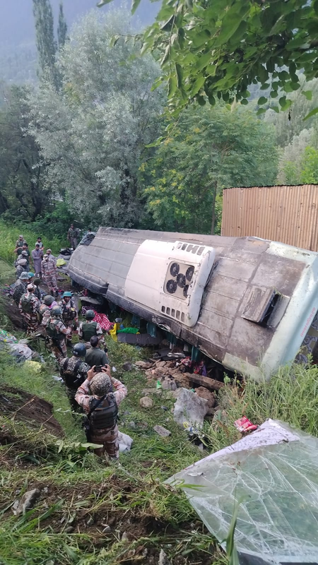 अमरनाथ यात्रा से लौट रही बस गांदरबल में पलटी, 39 श्रद्धालु घायल