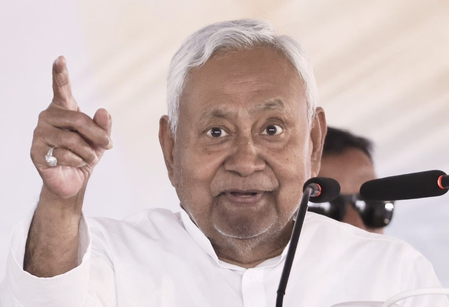 बिहार: नीतीश कुमार ने चिराग पासवान की इफ्तार पार्टी में शिरकत की