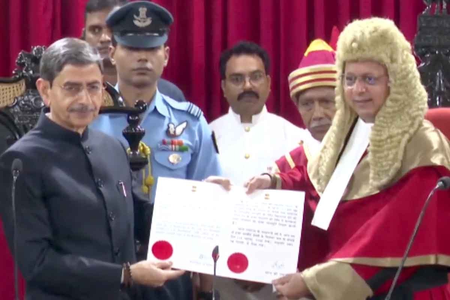 जस्टिस रवींद्र विट्ठलराव घुगे ने कलकत्ता हाई कोर्ट के 45वें मुख्य न्यायाधीश के तौर पर शपथ ली