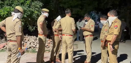 मोदीपुरम स्थित पल्लवपुरम फेस-2 में एसटीपी में क्लोरीन गैस के रिसाव से मचा हड़कंप, कई लोगों की बिगड़ी हालत