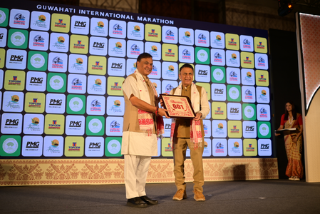 सीएम हिमंत बिस्वा सरमा ने गुवाहाटी इंटरनेशनल मैराथन लॉन्च की; 12,000 धावकों के शामिल होने की उम्मीद