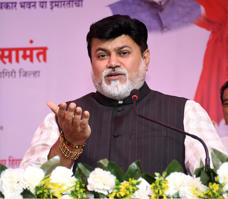 पुणे में बड़े पैमाने पर नौकरी रैकेट का भंडाफोड़, महाराष्ट्र सरकार ने स्वतः संज्ञान लेते हुए जांच के आदेश दिए