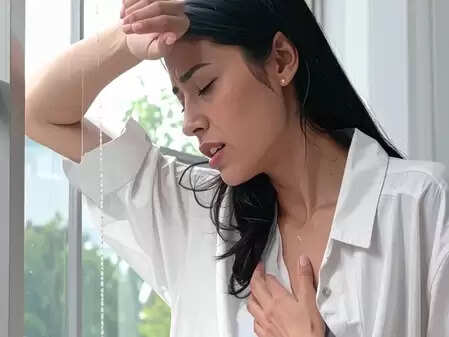 सर्दियों में थोड़ा सा चलने पर फूल जाती है सांस, ये छोटा सा संकेत बड़ी बीमारियों की निशानी