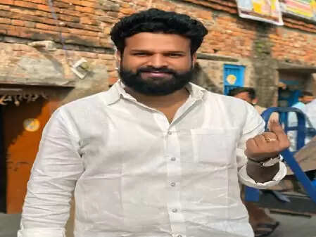 रितेश पांडे ने पूरे परिवार के साथ किया मतदान, जीत का किया दावा