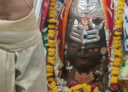 श्रावण कृष्ण पक्ष द्वितीया पर बाबा महाकाल की भव्य भस्म आरती, राजा स्वरूप में किया गया शृंगार