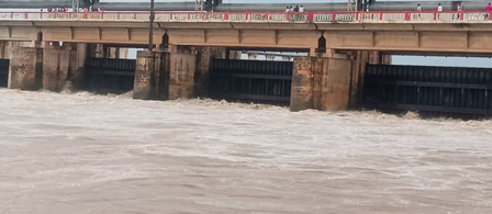 नदियों के बढ़ते जलस्तर से बिहार में बढ़ीं मुश्किलें, कटाव प्रभावित इलाकों पर नजर