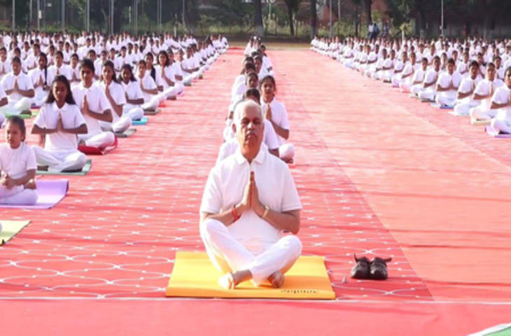 तमिलनाडु के राज्यपाल राजेंद्र विश्वनाथ अर्लेकर ने योग दिवस समारोह का नेतृत्व किया
