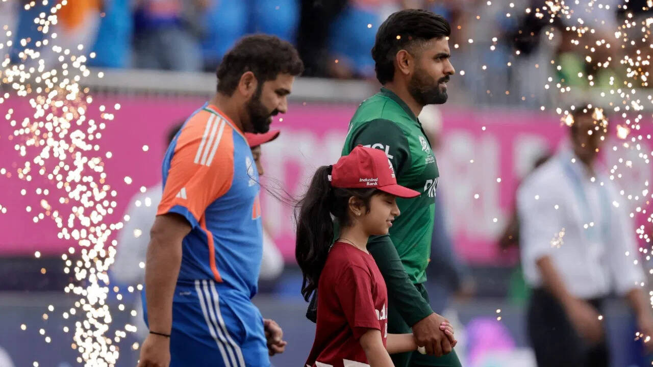 आईसीसी रैंकिंग में रोहित शर्मा का जलवा, बाबर आजम को पीछे छोड़ इस स्थान पर पहुंचे