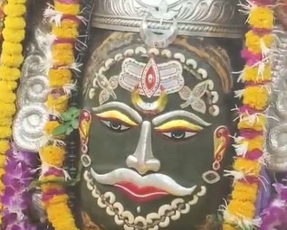 अधिकमास द्वादशी पर बाबा महाकाल की अलौकिक भस्म आरती, मंदिर परिसर में 'हर-हर महादेव' की गूंज