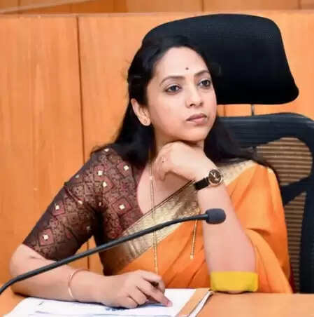 कर्नाटक : भाजपा कार्यकर्ता के साथ कथित मारपीट पर राज्य महिला आयोग की प्रतिक्रिया- "महिला पर पहले से कई मामले दर्ज"